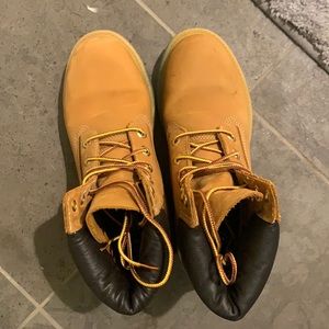 Timberland boots women in size 7.5M